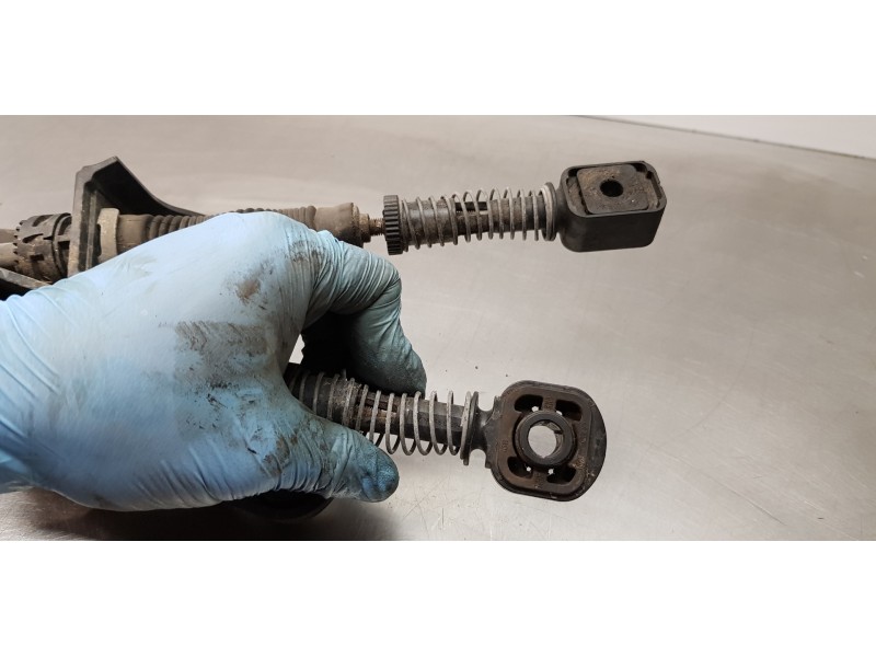 Recambio de varillaje cambio para volkswagen caddy ocio trendline bluemotion referencia OEM IAM 1T0711265AF 1T0711266P  Recambio de varillaje cambio para volkswagen caddy ocio trendline bluemotion referencia OEM IAM 1T0711265AF 1T0711266P