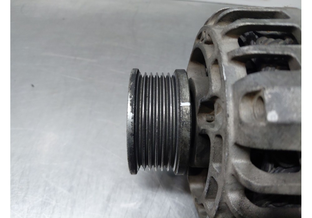 Recambio de alternador para opel zafira / zafira family b (a05) 1.9 cdti (m75) referencia OEM IAM   