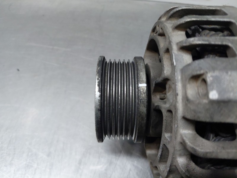 Recambio de alternador para opel zafira / zafira family b (a05) 1.9 cdti (m75) referencia OEM IAM   