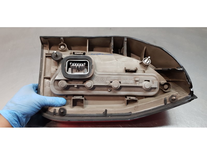 Recambio de piloto trasero izquierdo para opel zafira a club referencia OEM IAM 93175677  