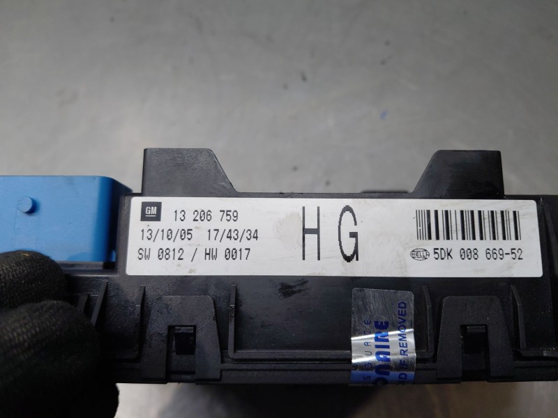Recambio de caja reles / fusibles para opel zafira / zafira family b (a05) 1.9 cdti (m75) referencia OEM IAM   