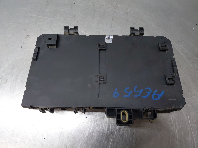 Recambio de caja reles / fusibles para opel zafira / zafira family b (a05) 1.9 cdti (m75) referencia OEM IAM   