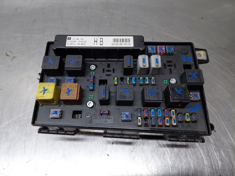 Recambio de caja reles / fusibles para opel zafira / zafira family b (a05) 1.9 cdti (m75) referencia OEM IAM   