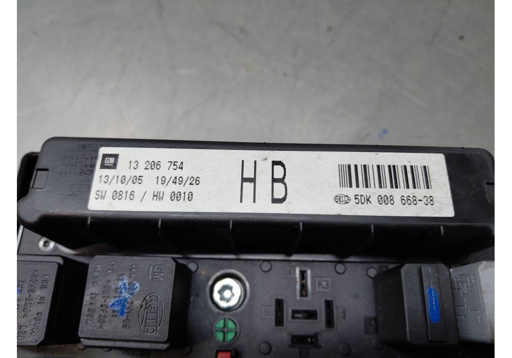 Recambio de caja reles / fusibles para opel zafira / zafira family b (a05) 1.9 cdti (m75) referencia OEM IAM   