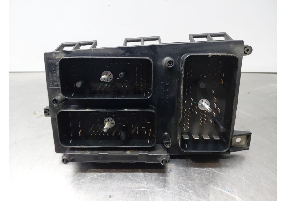 Recambio de caja reles / fusibles para opel zafira / zafira family b (a05) 1.9 cdti (m75) referencia OEM IAM   