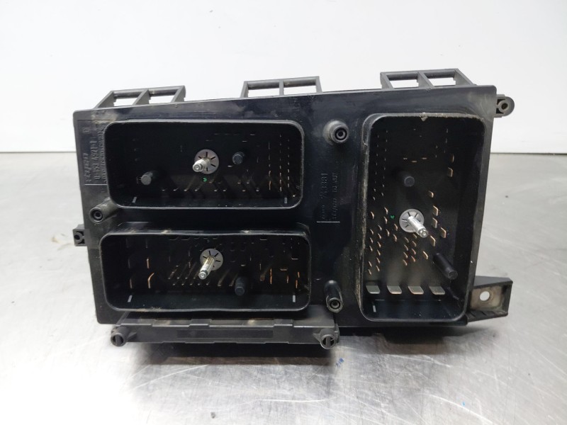 Recambio de caja reles / fusibles para opel zafira / zafira family b (a05) 1.9 cdti (m75) referencia OEM IAM   