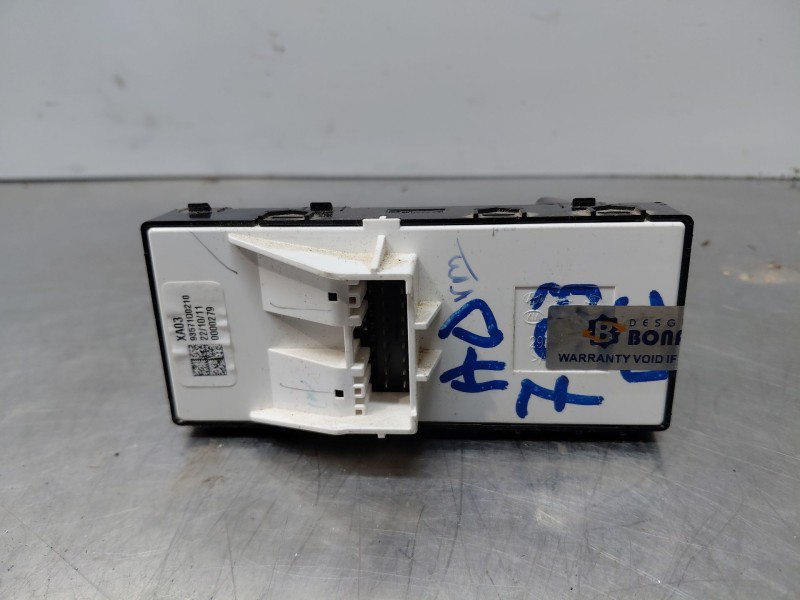 Recambio de mando elevalunas delantero izquierdo para hyundai i20 iii active referencia OEM IAM   