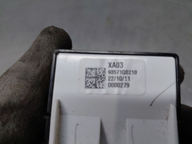 Recambio de mando elevalunas delantero izquierdo para hyundai i20 iii active referencia OEM IAM   
