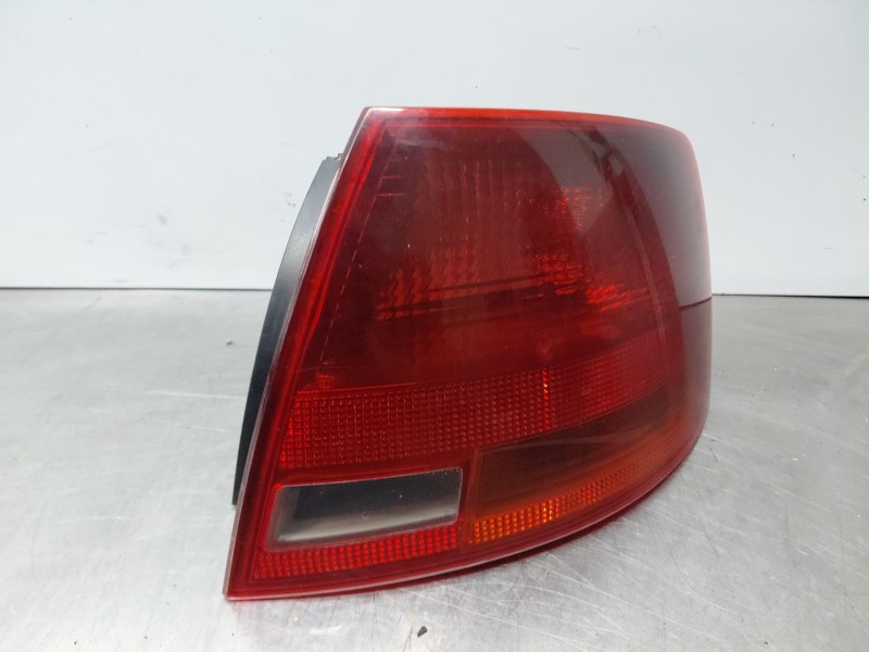 Recambio de piloto trasero derecho para audi a4 avant (8e) confort referencia OEM IAM   