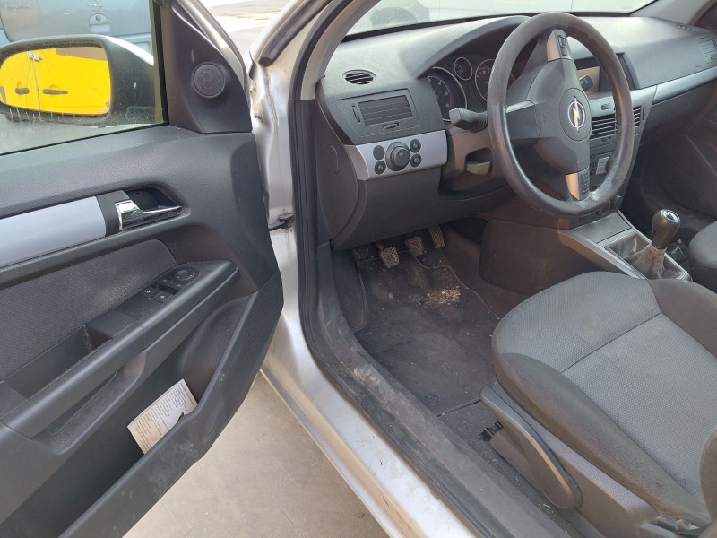 opel astra h (a04) del año 2004