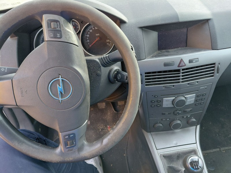 opel astra h (a04) del año 2004