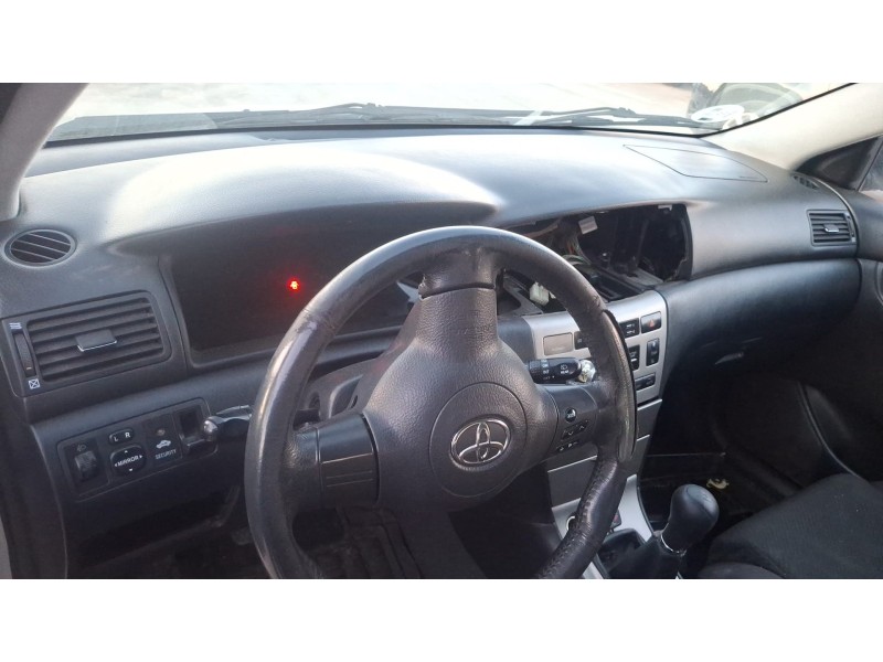 toyota corolla (_e12_) del año 2005