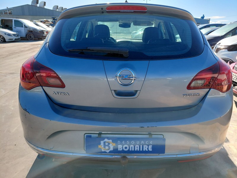 opel astra j (p10) del año 2013