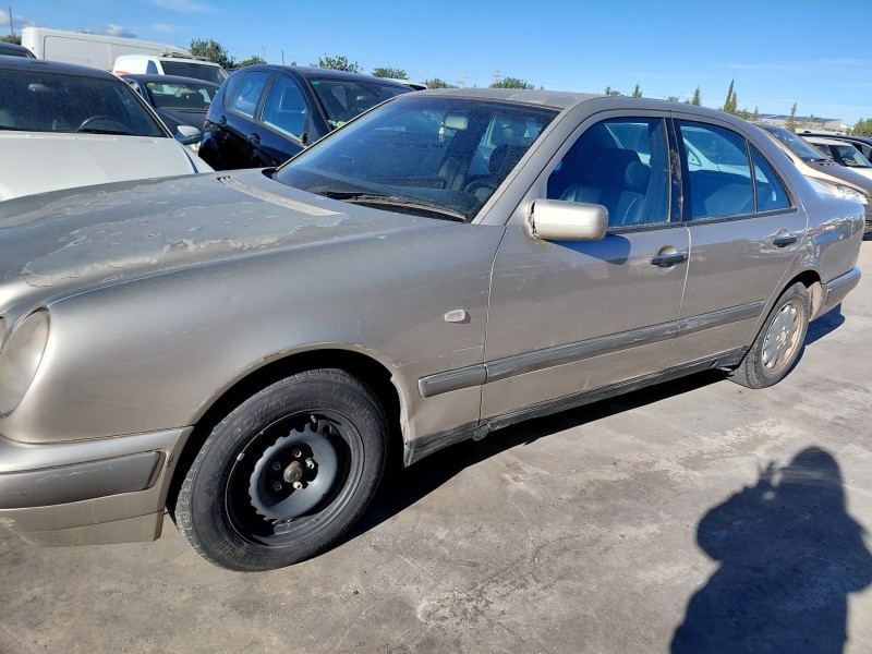 mercedes-benz clase e (w210) del año 1998