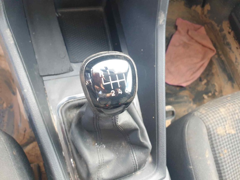 volkswagen caddy v del año 2023