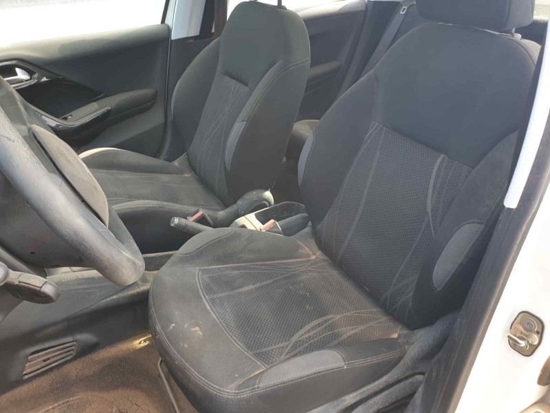 peugeot 208 del año 2013