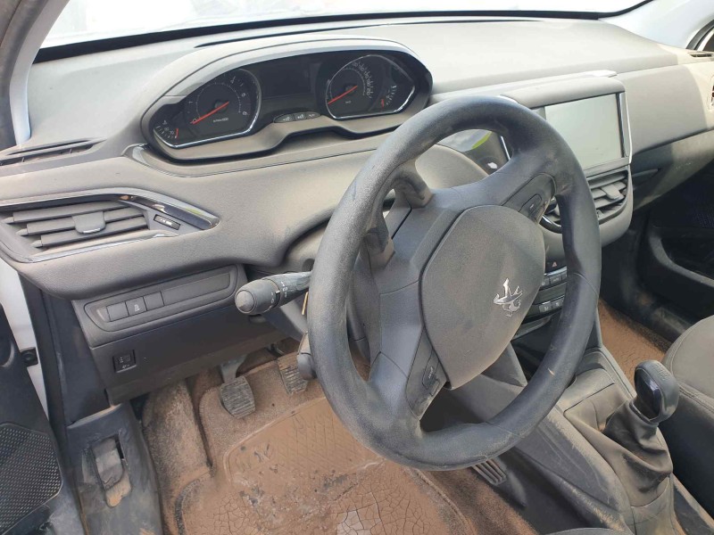 peugeot 208 del año 2013