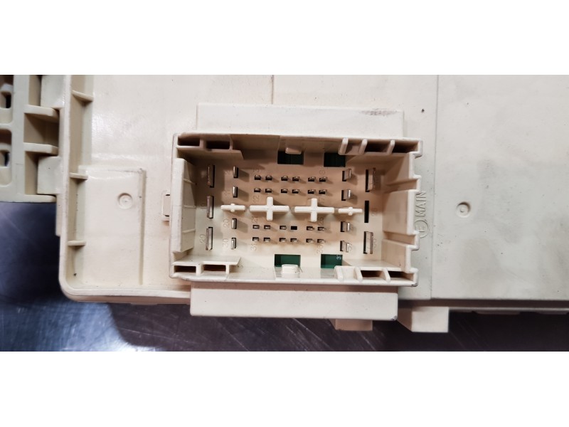 Recambio de caja reles / fusibles para hyundai kona klass 2wd referencia OEM IAM 91950J9081  