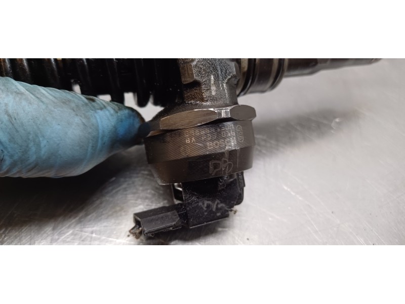 Recambio de inyector para volkswagen golf v berlina (1k1) trendline referencia OEM IAM 038130079GX 0986441559 