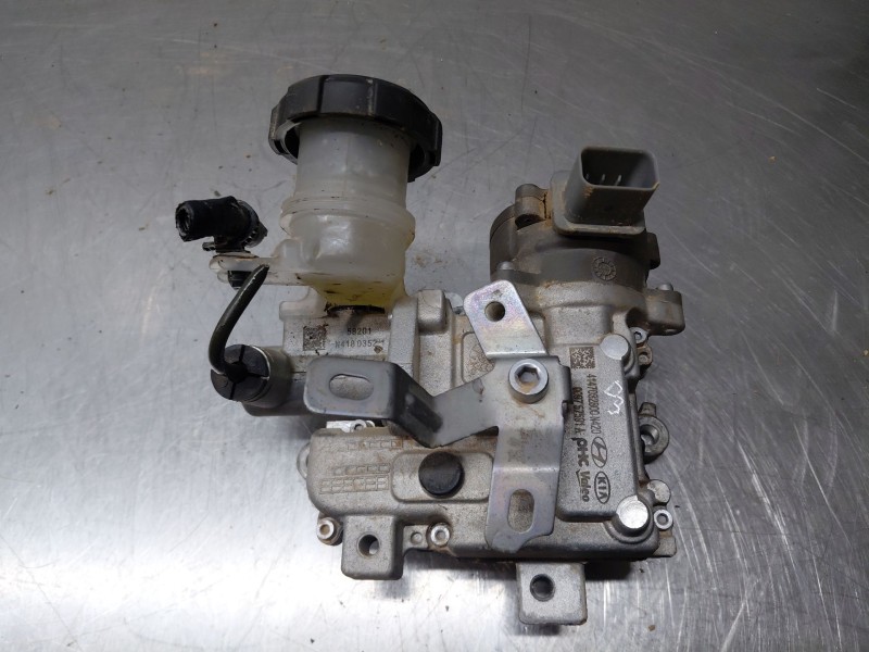 Recambio de bomba embrague para hyundai bayon hybrid referencia OEM IAM   
