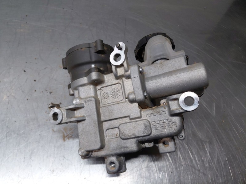 Recambio de bomba embrague para hyundai bayon hybrid referencia OEM IAM   