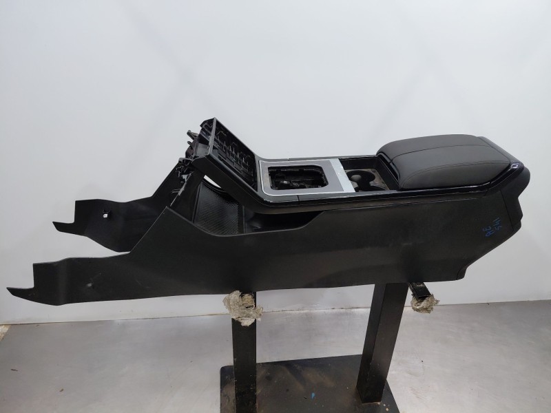 Recambio de apoyabrazos central para land rover range rover evoque (l551) 2.0 d150 referencia OEM IAM   