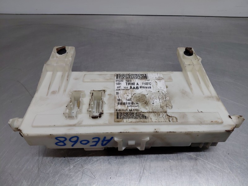 Recambio de caja reles / fusibles para ford kuga (cbv) trend referencia OEM IAM   