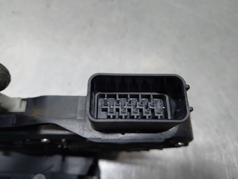 Recambio de cerradura puerta trasera derecha para ford kuga i 2.0 tdci referencia OEM IAM 1523327  