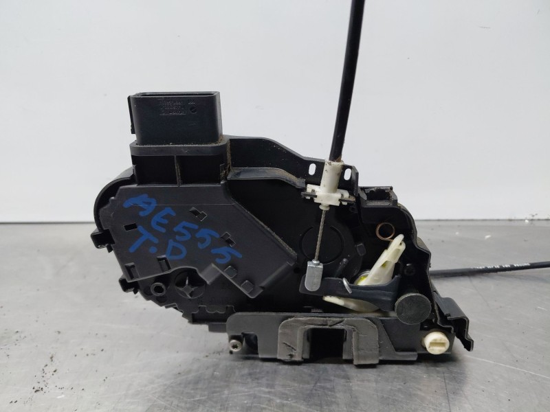 Recambio de cerradura puerta trasera derecha para ford kuga i 2.0 tdci referencia OEM IAM 1523327  