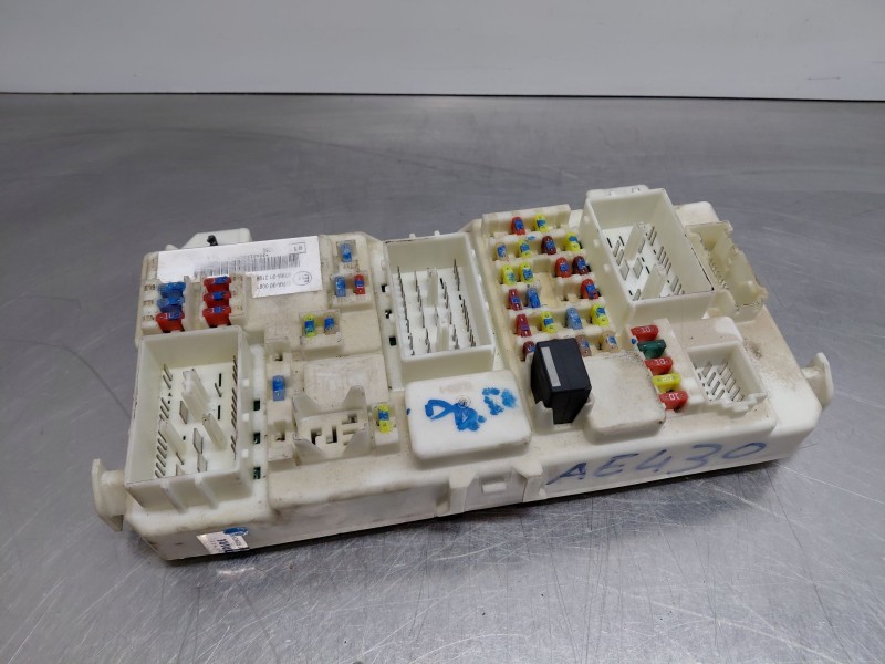 Recambio de caja reles / fusibles para ford kuga i 2.0 tdci referencia OEM IAM   