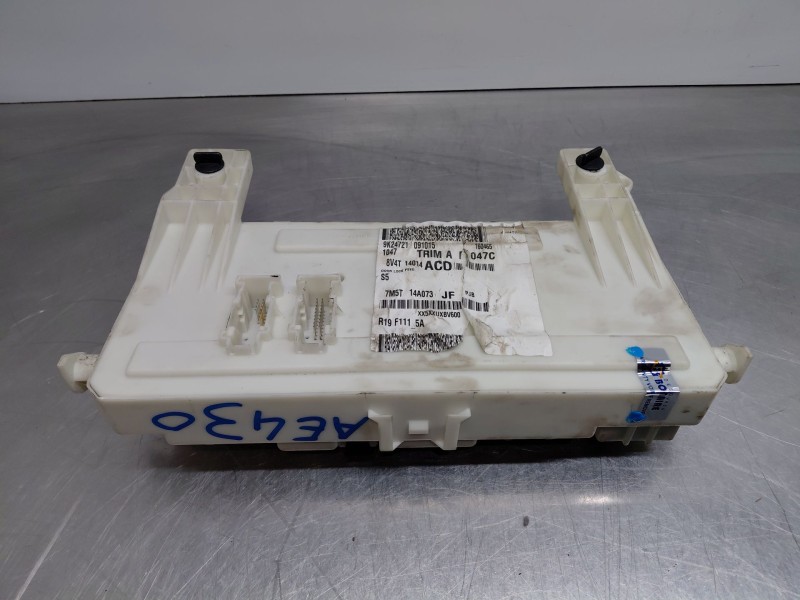 Recambio de caja reles / fusibles para ford kuga i 2.0 tdci referencia OEM IAM   