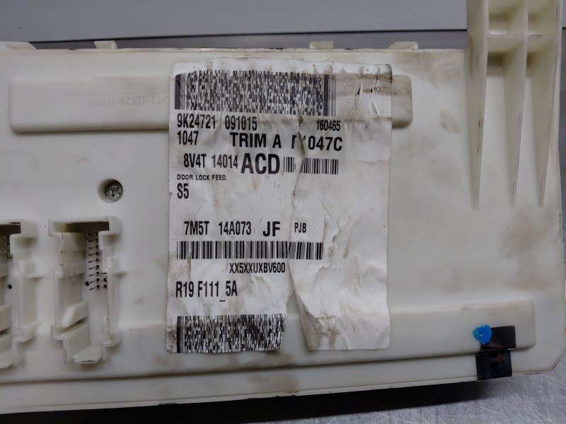 Recambio de caja reles / fusibles para ford kuga i 2.0 tdci referencia OEM IAM   