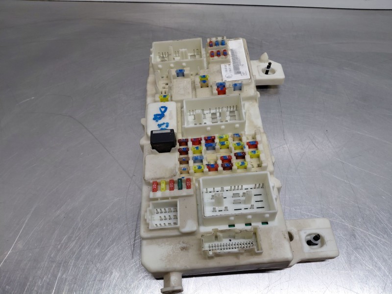 Recambio de caja reles / fusibles para ford kuga i 2.0 tdci referencia OEM IAM   