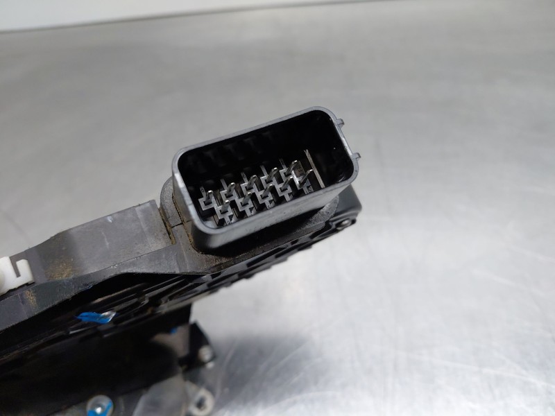 Recambio de cerradura puerta delantera derecha para ford kuga i 2.0 tdci referencia OEM IAM   