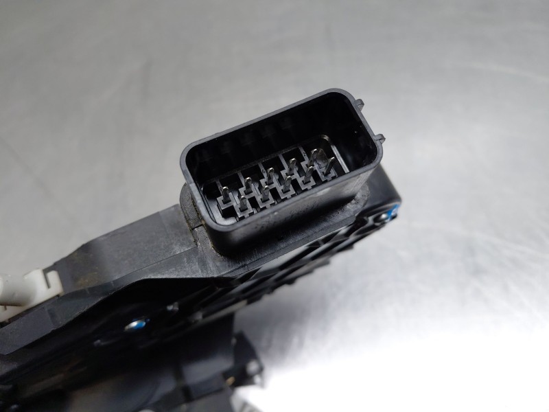 Recambio de cerradura puerta trasera derecha para ford kuga i 2.0 tdci referencia OEM IAM   