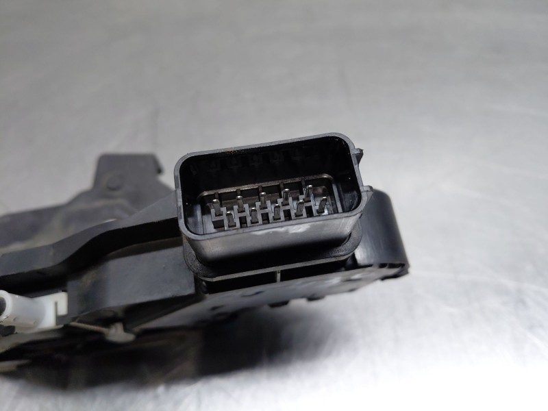 Recambio de cerradura puerta trasera izquierda para ford kuga i 2.0 tdci referencia OEM IAM   