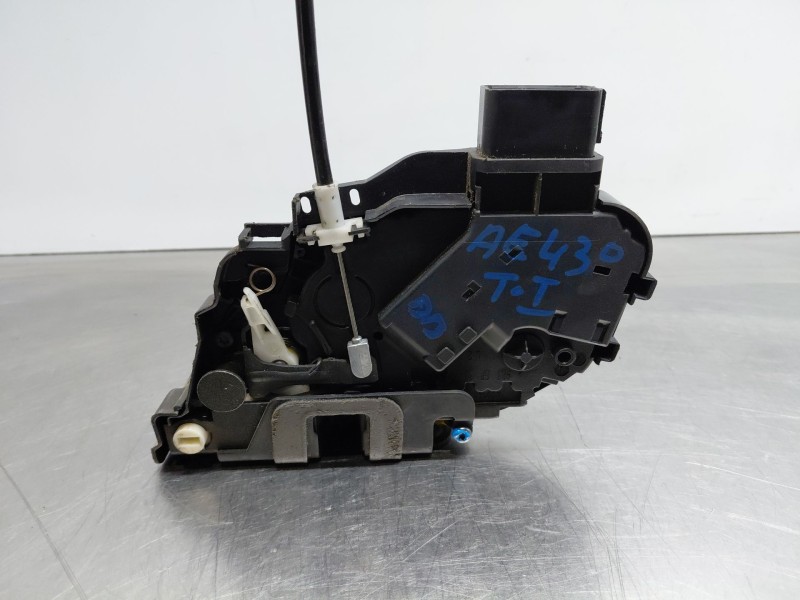 Recambio de cerradura puerta trasera izquierda para ford kuga i 2.0 tdci referencia OEM IAM   