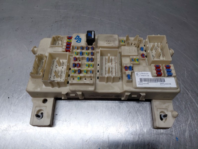 Recambio de caja reles / fusibles para ford kuga i 2.0 tdci referencia OEM IAM 7M5T14A073  