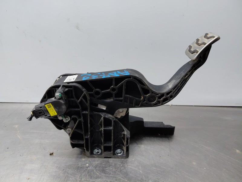 Recambio de pedal embrague para hyundai bayon hybrid referencia OEM IAM   