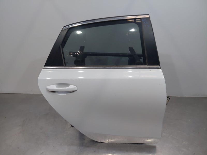 Recambio de puerta trasera derecha para kia ceed drive referencia OEM IAM 77004J7000  