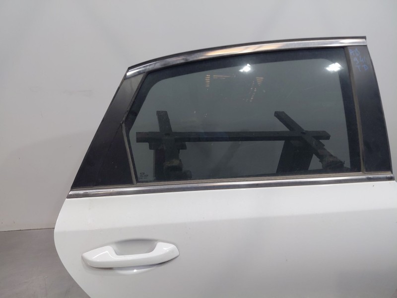Recambio de puerta trasera derecha para kia ceed drive referencia OEM IAM 77004J7000  