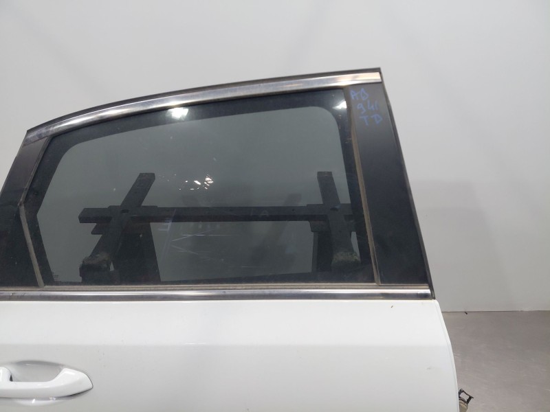 Recambio de puerta trasera derecha para kia ceed drive referencia OEM IAM 77004J7000  