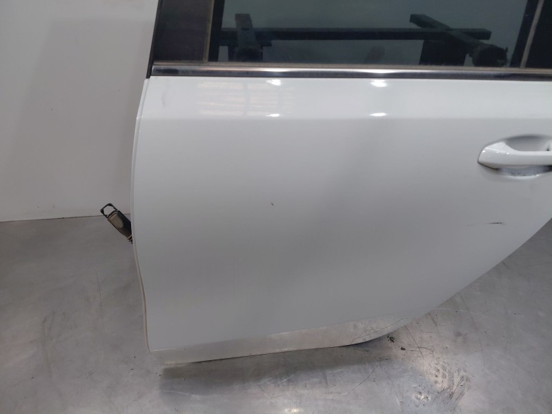 Recambio de puerta trasera izquierda para kia ceed drive referencia OEM IAM 77003J7000  