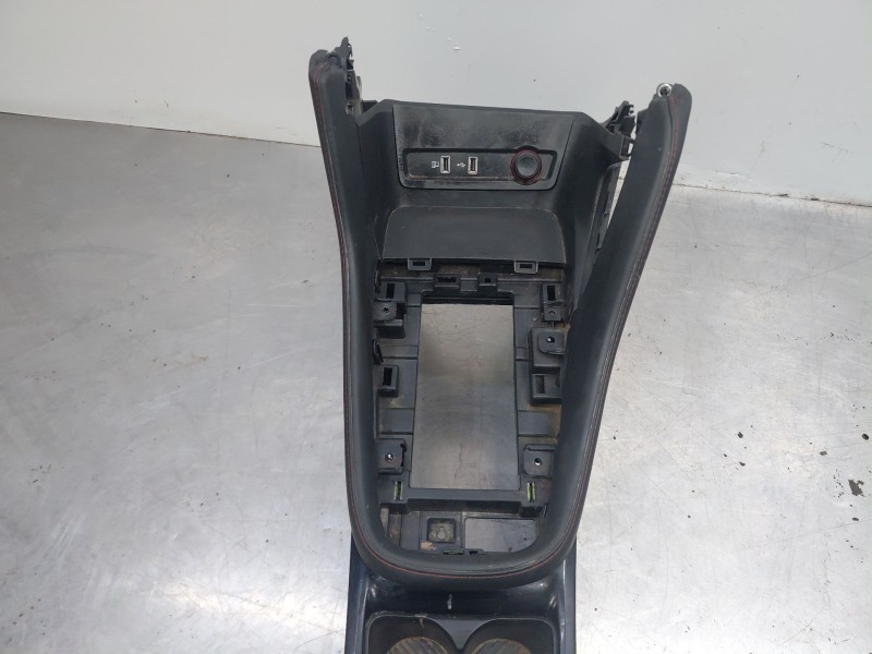 Recambio de apoyabrazos central para mg zs confort referencia OEM IAM   