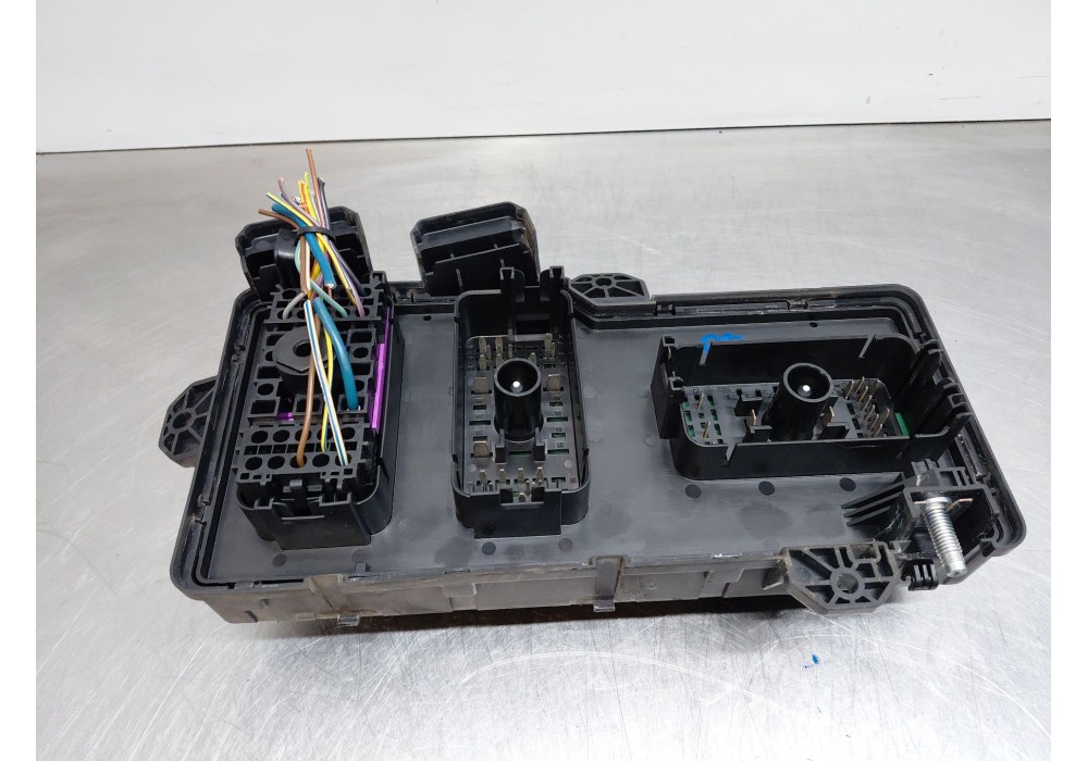 Recambio de caja reles / fusibles para land rover range rover evoque (l551) 2.0 d150 referencia OEM IAM   