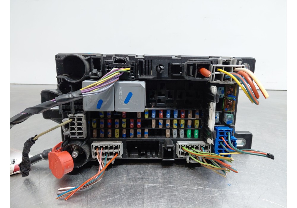 Recambio de caja reles / fusibles para land rover range rover evoque (l551) 2.0 d150 referencia OEM IAM   