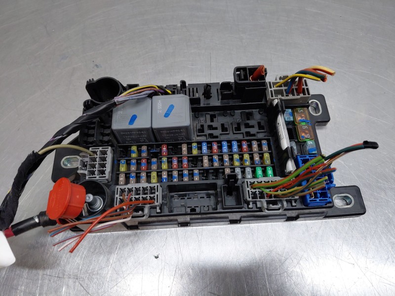 Recambio de caja reles / fusibles para land rover range rover evoque (l551) 2.0 d150 referencia OEM IAM   