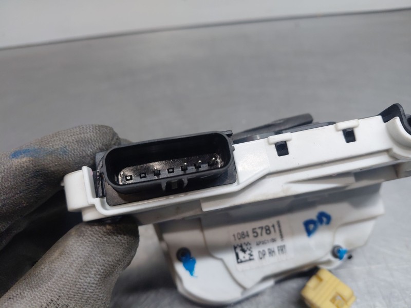 Recambio de cerradura puerta delantera derecha para mg zs confort referencia OEM IAM   