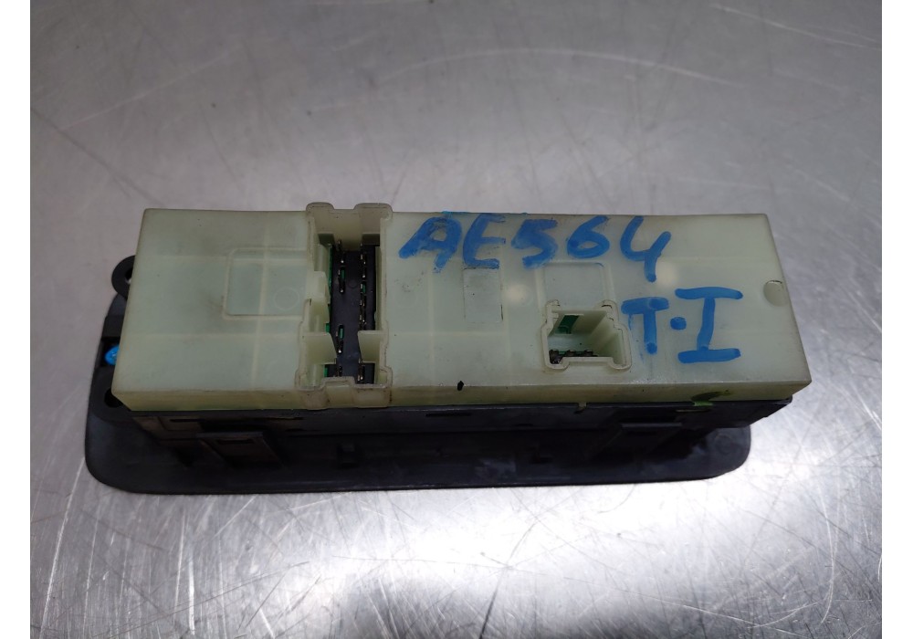 Recambio de mando elevalunas delantero izquierdo para nissan qashqai i (j10, nj10) 1.5 dci referencia OEM IAM   