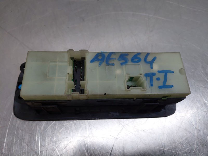 Recambio de mando elevalunas delantero izquierdo para nissan qashqai i (j10, nj10) 1.5 dci referencia OEM IAM   